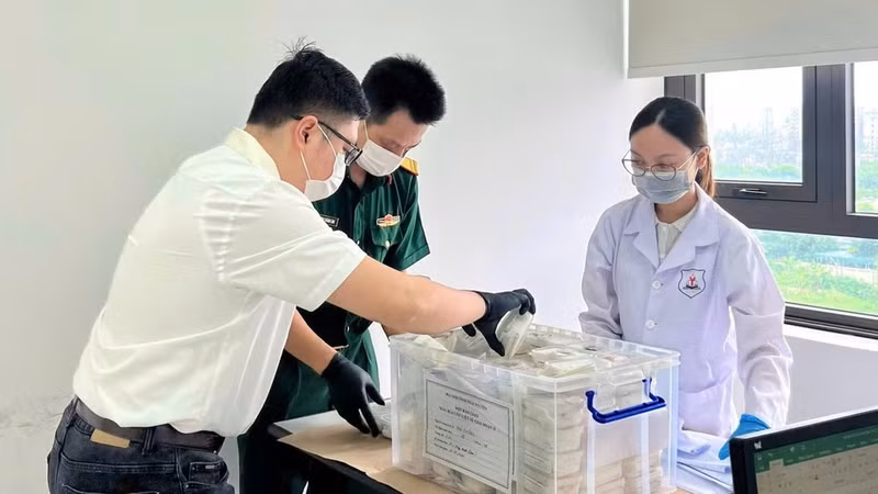Thai Nguyen remet 304 échantillons biologiques de restes de martyrs pour analyse ADN