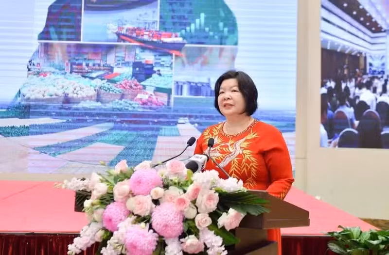 La présidente de l'Alliance des coopératives du Vietnam, Cao Xuan Thu s'exprime au Forum. Photo : VN Business.