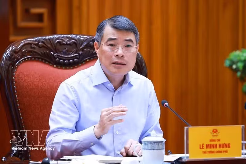 Le Premier ministre Le Minh Hung lors de la réunion. Photo : VNA.