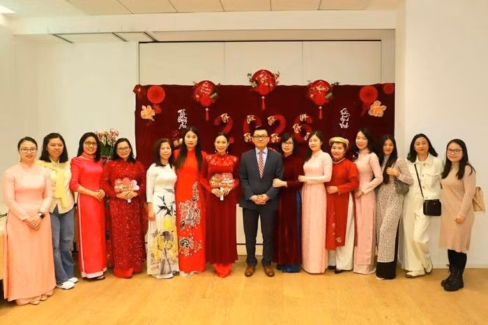 « Printemps du pays natal » renforce la solidarité et promeut l’image du Vietnam en République de Slovénie