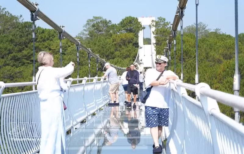Des touristes russes à Lâm Dông. Photo : VNA.