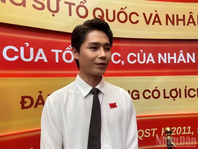 L’artiste Tang Duy Tân. Photo: nhandan.vn
