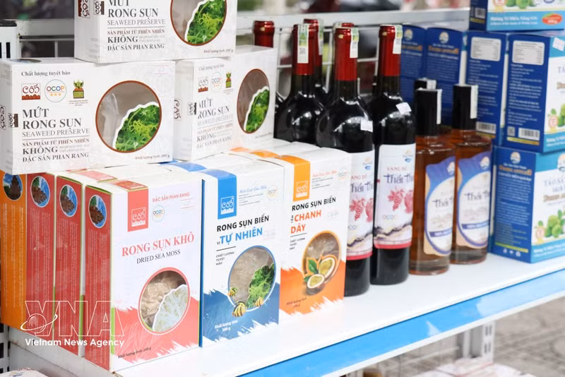 Des produits OCOP (Chaque commune un produit) typiques de la province de Khanh Hoa. Photo : VNA