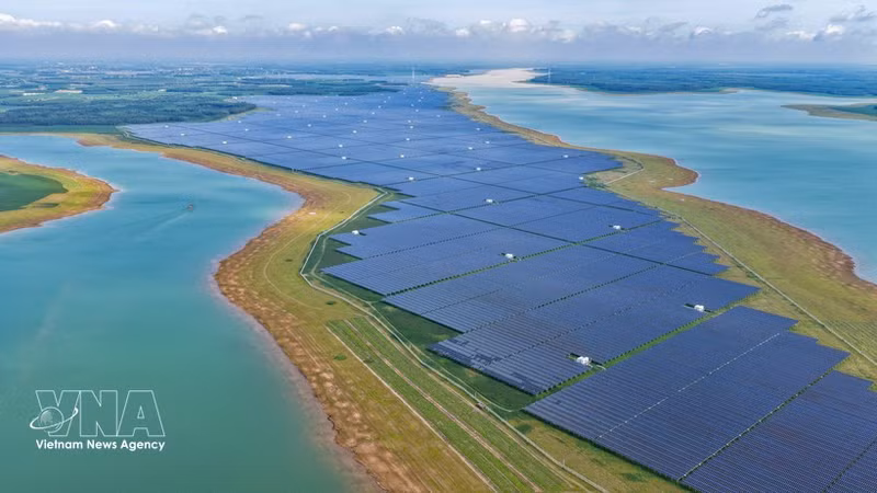 Les centrales solaires Dau Tieng 1, Dau Tieng 2 et Dau Tieng 3, construites sur une superficie d’environ 720 ha, ont constitué autrefois le plus grand complexe de centrales solaires d’Asie du Sud-Est. Photo : VNA