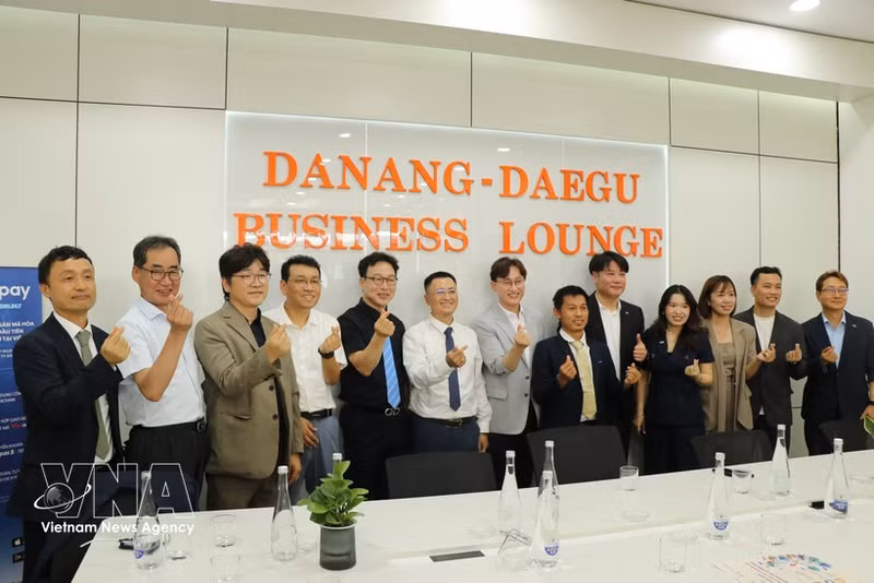 Les délégués à la céremonie d'inauguration de l'espace dédié à la technologie et à l'innovation de Daegu. Photo : VNA.