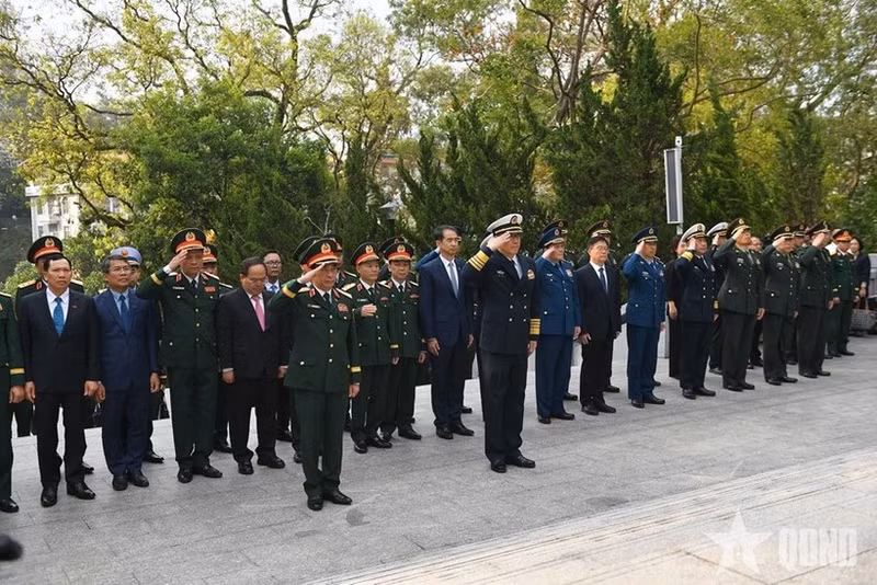 Les ministres vietnamien et chinois de la Défense lancent une patrouille navale conjointe