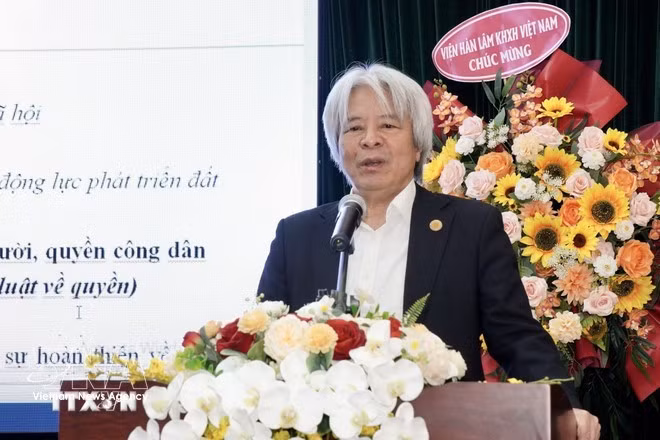 Le professeur Vo Khanh Vinh, ancien vice-président de l’Académie des sciences sociales du Vietnam. Photo : VNA