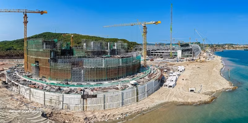 Le Centre de conférences de l’APEC et les infrastructures fonctionnelles sur l’île de Phu Quoc (province d’An Giang) prennent forme. Photo : VNA.