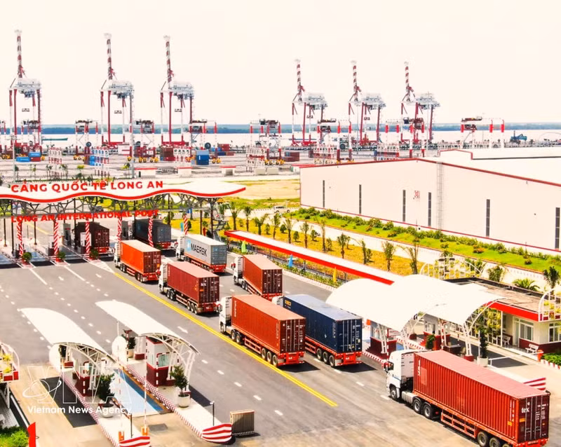 Le port international de Long An. Photo: VNA