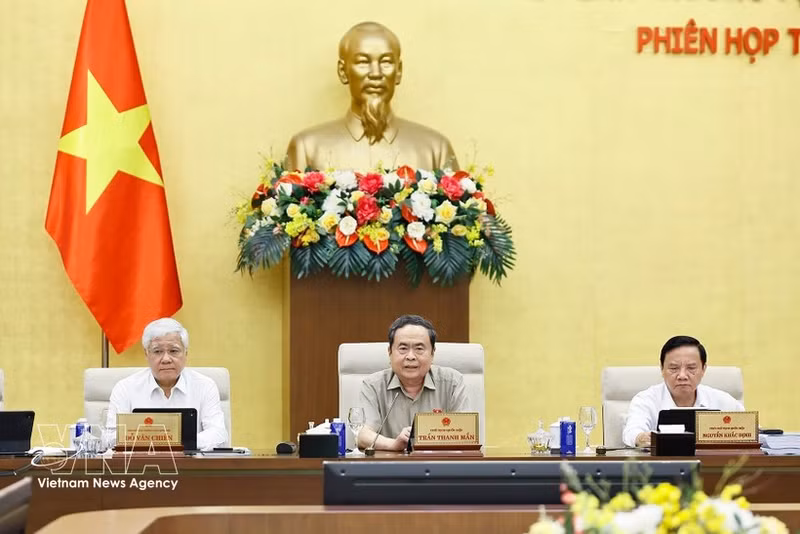 Le président de l'AN Tran Thanh Man à la 6e réunion du Comité permanent de l'AN. Photo: VNA
