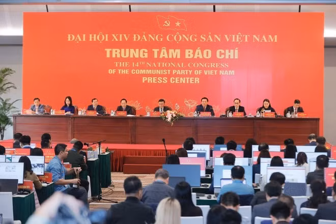 Conférence de presse internationale consacrée au XIVe Congrès national du Parti