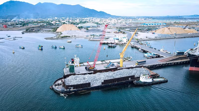 Khanh Hoa : lever les goulets d'étranglement pour dynamiser l'économie maritime