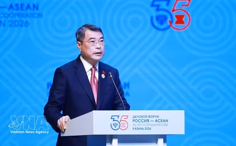 Le Premier ministre Le Minh Hung s'exprime lors de l'événement. Photo : VNA.