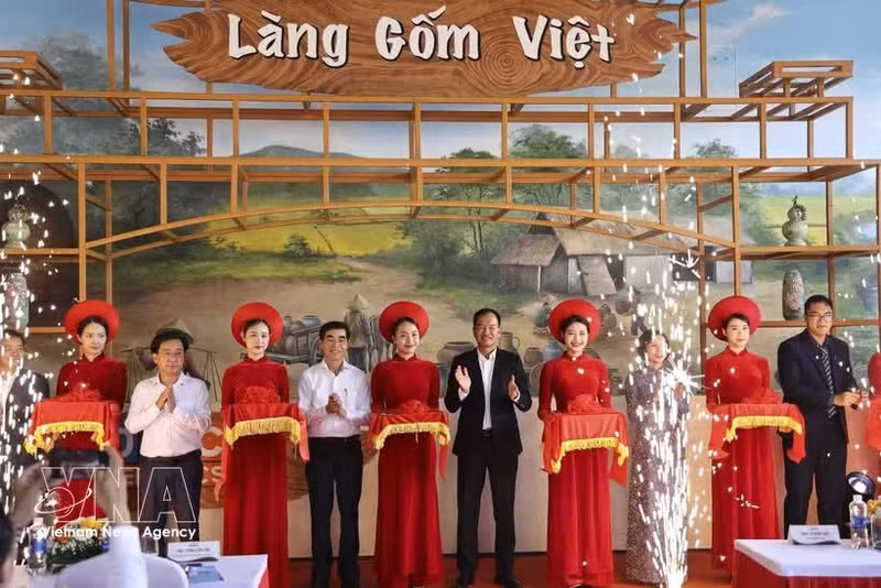 Inauguration du Village de la céramique vietnamienne à Da Nang. Photo : VNA.