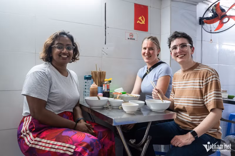 Le restaurant de pho au poulet de Hanoi qui vend « à n'importe quel prix », bondé de clients, vient d'entrer dans la liste Michelin