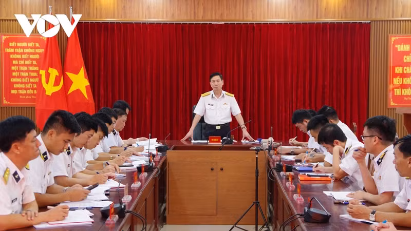 Le colonel Do Hong Duyen, commissaire politique adjoint de la Région, a présidé la conférence.