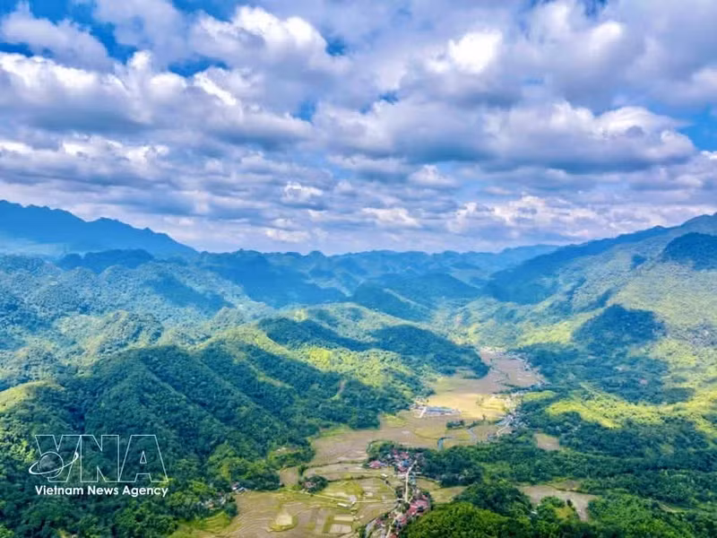Pu Luong, à Thanh Hoa (au Centre du Vietnam), est une destination prisée pour le tourisme d’aventure et les circuits de trekking. Photo : VNA.
