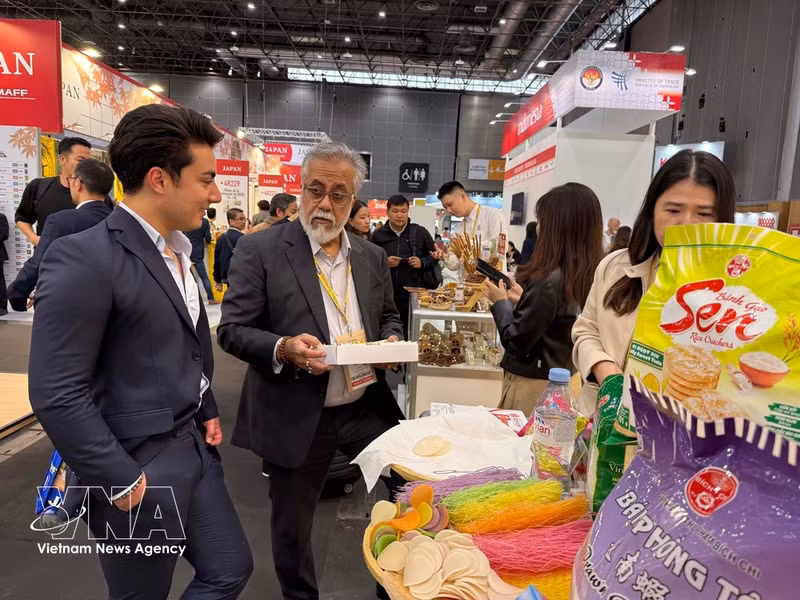 Avec 38 entreprises réunies dans un pavillon national de 354 m² au SIAL Paris 2026, le Vietnam renforce la promotion de ses produits agroalimentaires sur le marché européen.