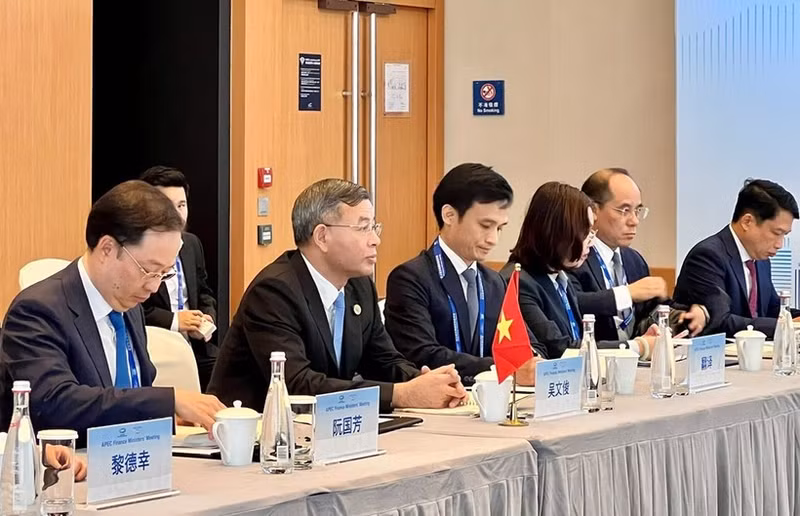 Le ministre Ngo Van Tuan lors de la séance de travail. Photo : Ministère des Finances.