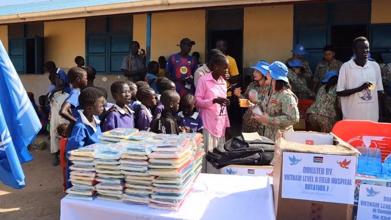 La joie de la délégation de travail et des enseignants et élèves de l’école Bentiu Primary School Girls. (Source : BVDC 2.7)