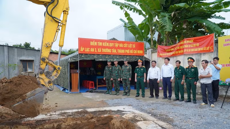 Le Commandement militaire de Hô Chi Minh-Ville lance une opération de recherche et de regroupement de restes de martyrs dans la commune de Thuong Tan