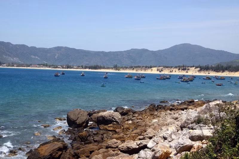 Vue paisible sur la mer depuis le cap Vi Rông. Photo : VNA/CVN