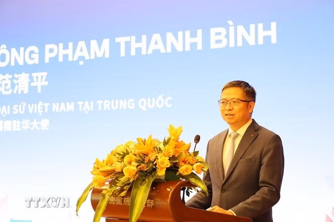 L’ambassadeur Pham Thanh Binh prend la parole lors du Forum de promotion du tourisme et de l’investissement Vietnam-Chine Photo : VNA.