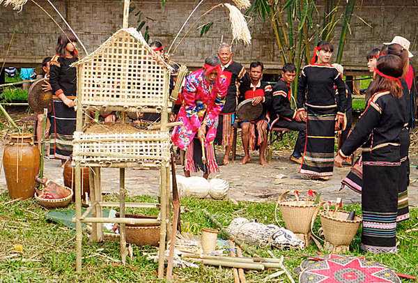 Fête d’invocation de la pluie et des récoltes chez les Ê Dê ảnh 8