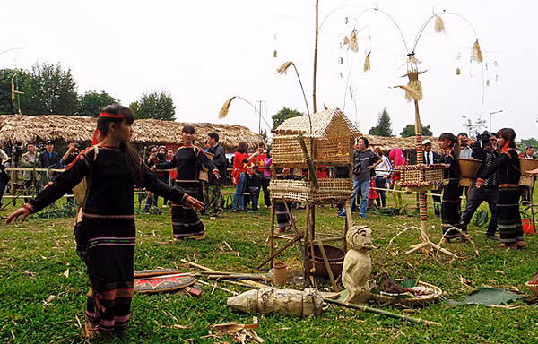 Fête d’invocation de la pluie et des récoltes chez les Ê Dê ảnh 10