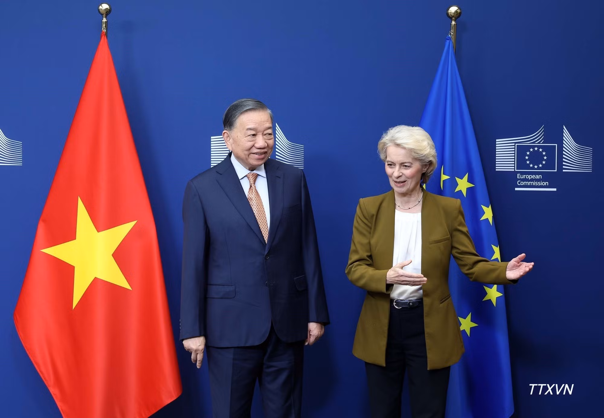 Le SG du PCV et président de la République, To Lam, et la présidente de la CE, Ursula von der Leyen, ont convenu de renforcer le partenariat stratégique global Vietnam - UE, en accordant la priorité au commerce, aux investissements, aux sciences et technologies, à l’innovation et à la transition énergétique. Photo : VNA