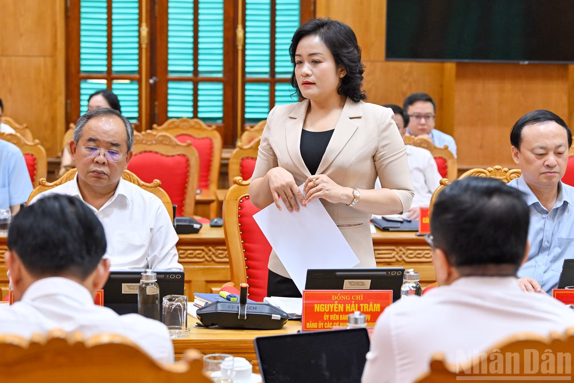 Le vice-président de la Cour suprême populaire, Nguyen Hai Tram, prononce un discours lors de la réunion. Photo : NDEL