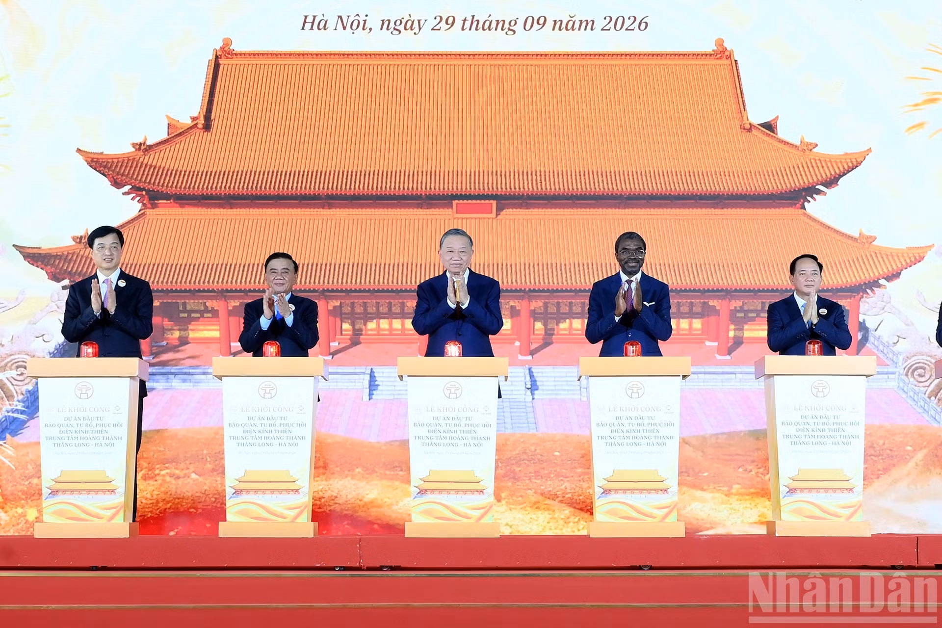 La reconstitution du palais principal Kinh Thien et des espaces qui l’entourent constitue une étape importante du projet d’aménagement de l’axe central de la citadelle impériale à l’horizon 2035. Elle s’inscrit dans la vision à cent ans définie par le plan d’aménagement global de Hanoï. Photo : Dang Khoa/NDEL