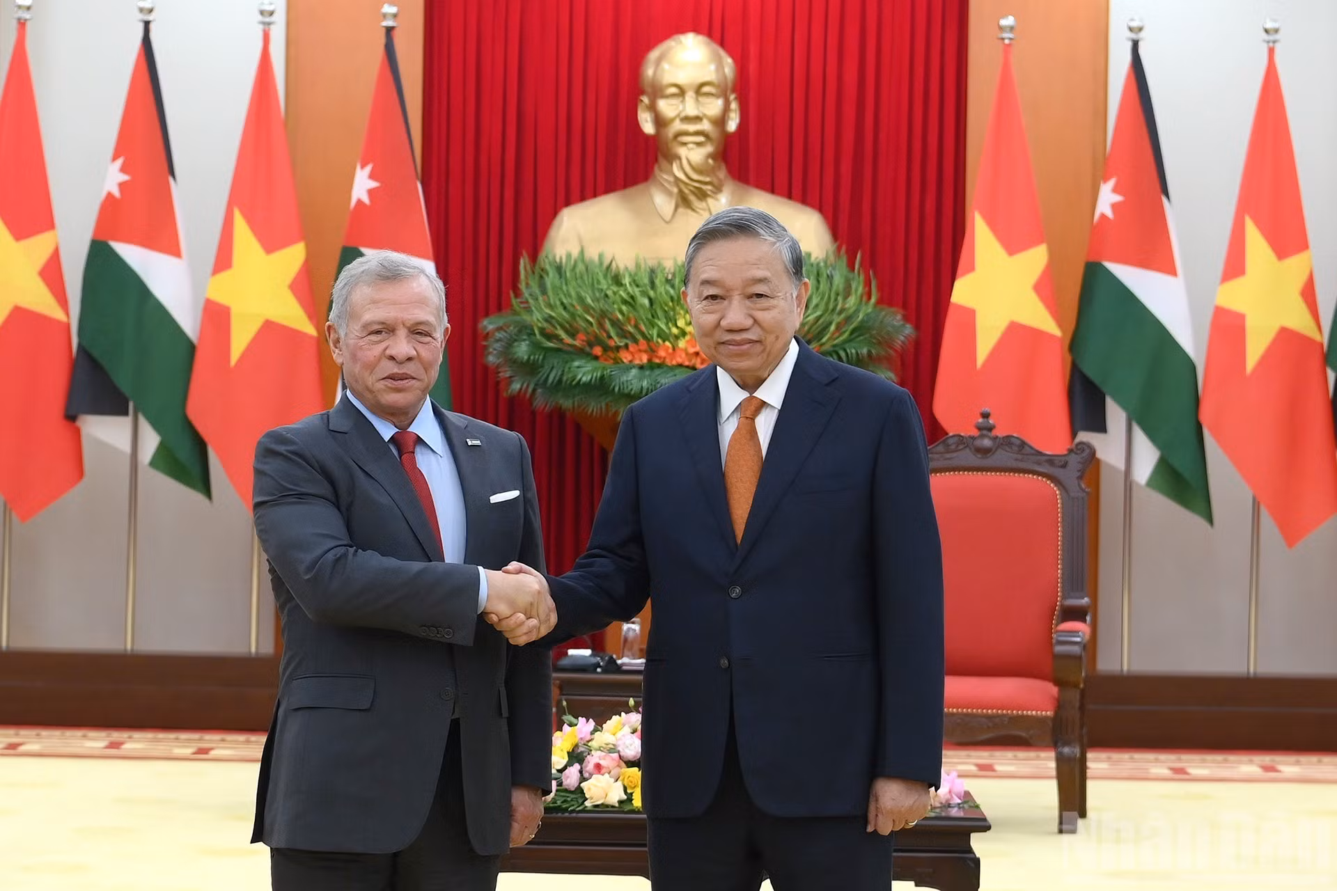 Les deux dirigeants ont enfin convenu de promouvoir la coopération et le soutien mutuel au sein des forums multilatéraux, en particulier les Nations unies, l’ASEAN et les organisations régionales du Moyen-Orient. Photo : Dang Khoa/NDEL