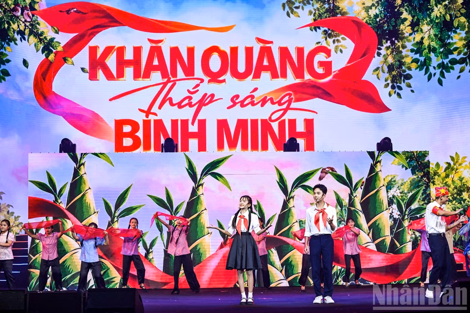 Le programme artistique permet de faire revivre des chansons marquant l’enfance de plusieurs générations des Vietnamiens. Photo : NDEL