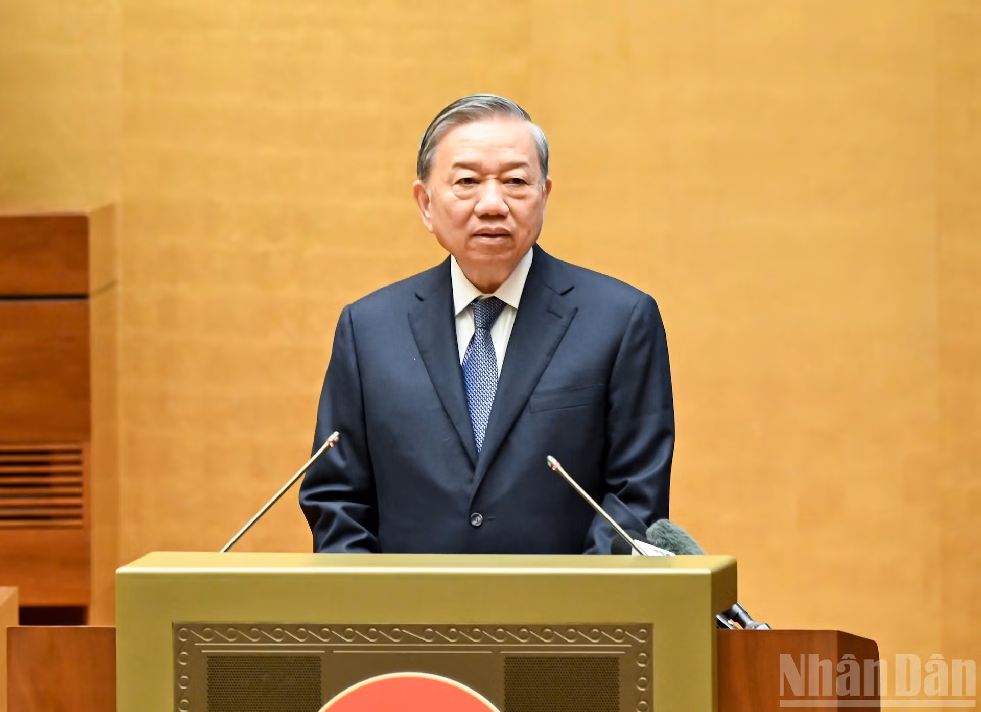 Dans son discours, le secrétaire général du Parti Tô Lâm a comparé les résolutions du Parti aux rouages de la machine du développement national. « Quand chaque rouage fonctionne en cadence, la machine du développement national accélérera durablement », a-t-il déclaré. Photo : NDEL