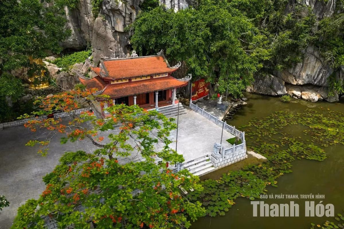 Après l’exploration des grottes, la pagode Linh Ung constitue une halte incontournable. Photo : baothanhhoa.vn