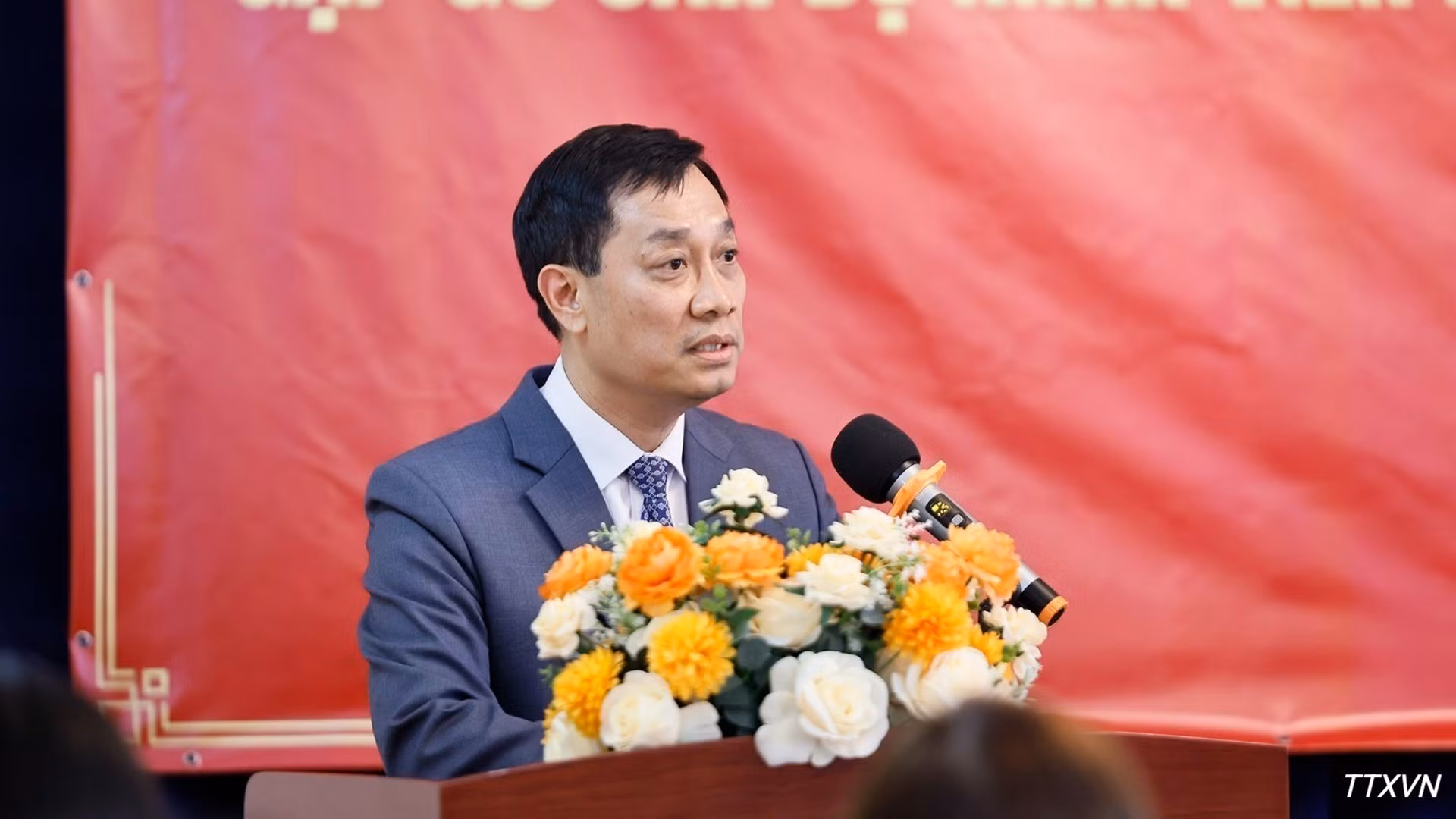 Lors de la rencontre, l’ambassadeur du Vietnam en Mongolie, Nguyen Tuan Thanh, a indiqué que la communauté vietnamienne en Mongolie avait toujours confiance dans le Parti et l’État, respectait les lois du pays d’accueil et faisait preuve de solidarité, d’attachement et d’un esprit tourné vers la Patrie. Photo : VNA
