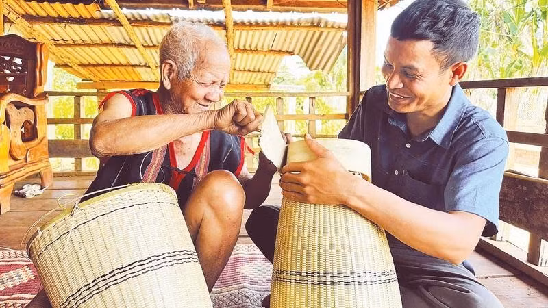 Les habitants s'efforcent de transformer progressivement les valeurs culturelles traditionnelles en produits touristiques. Photo : NDEL