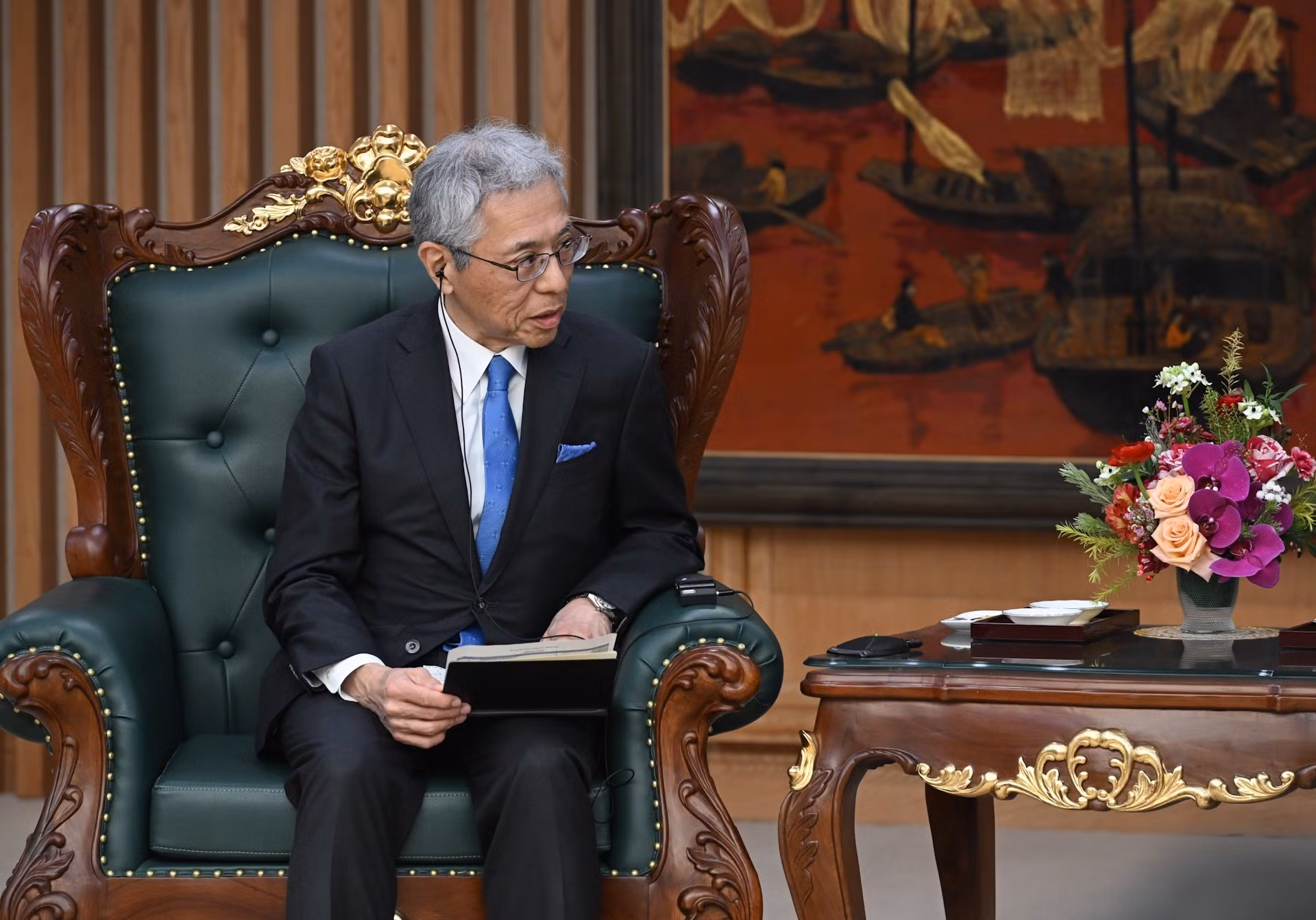 Le Pdg du groupe japonais Mitsui, Hori Kenichi, a affirmé que son groupe s’engageait à coopérer et à investir de manière durable au Vietnam. Il a émis le souhait de continuer à contribuer à la vision de développement national du Vietnam, en particulier dans le secteur de l’énergie. Photo : Tran Hai/NDEL
