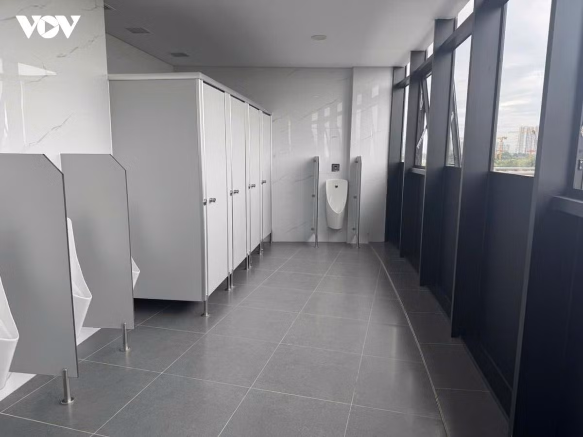 Les sanitaires répondent aux normes des aéroports. Photo : VOV