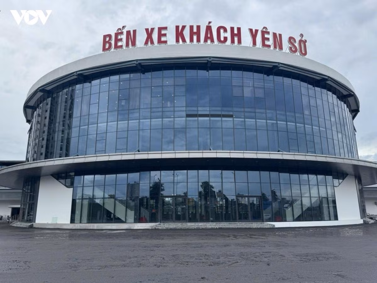 Située sur le périphérique No3, dans le quartier de Yen So (au Sud de Hanoï), la gare routière de Yen So est inaugurée à l'occasion de la célébration des 72 ans de la Libération de la capitale. Photo : VOV