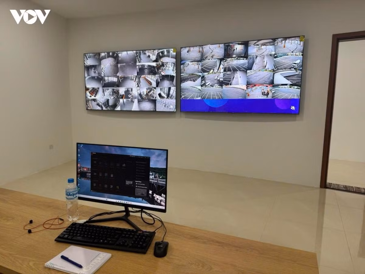 Un système de caméras dotées d’intelligence artificielle (IA) assure une surveillance automatisée de l’ensemble de la gare, à l’intérieur comme à l’extérieur. Photo : VOV