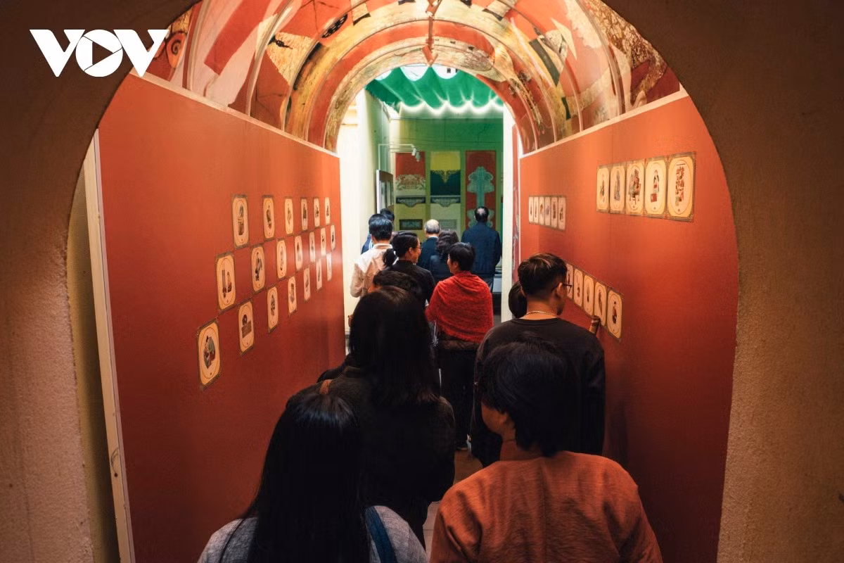 Les sites du patrimoine culturel sont « revitalisés » par la combinaison de présentations traditionnelles et de formats d'exposition innovants. Photo : VOV