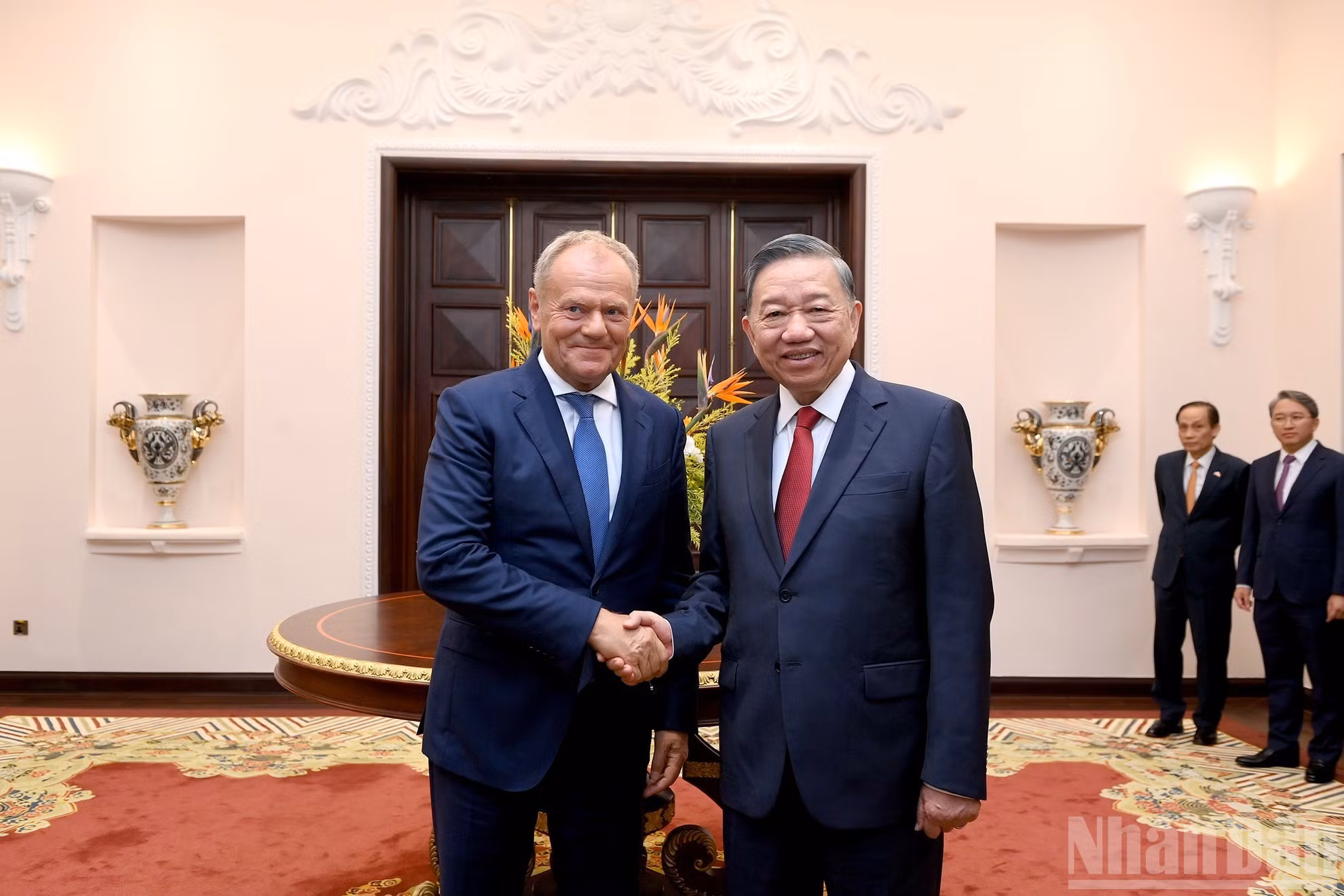 Les deux dirigeants sont convaincus que les relations entre le Vietnam et la Pologne continueront de se développer vigoureusement en profondeur, apportant des bénéfices concrets à leurs citoyens tout en contribuant activement à la paix, à la stabilité et au développement dans chaque région et dans le monde. Photo : NDEL