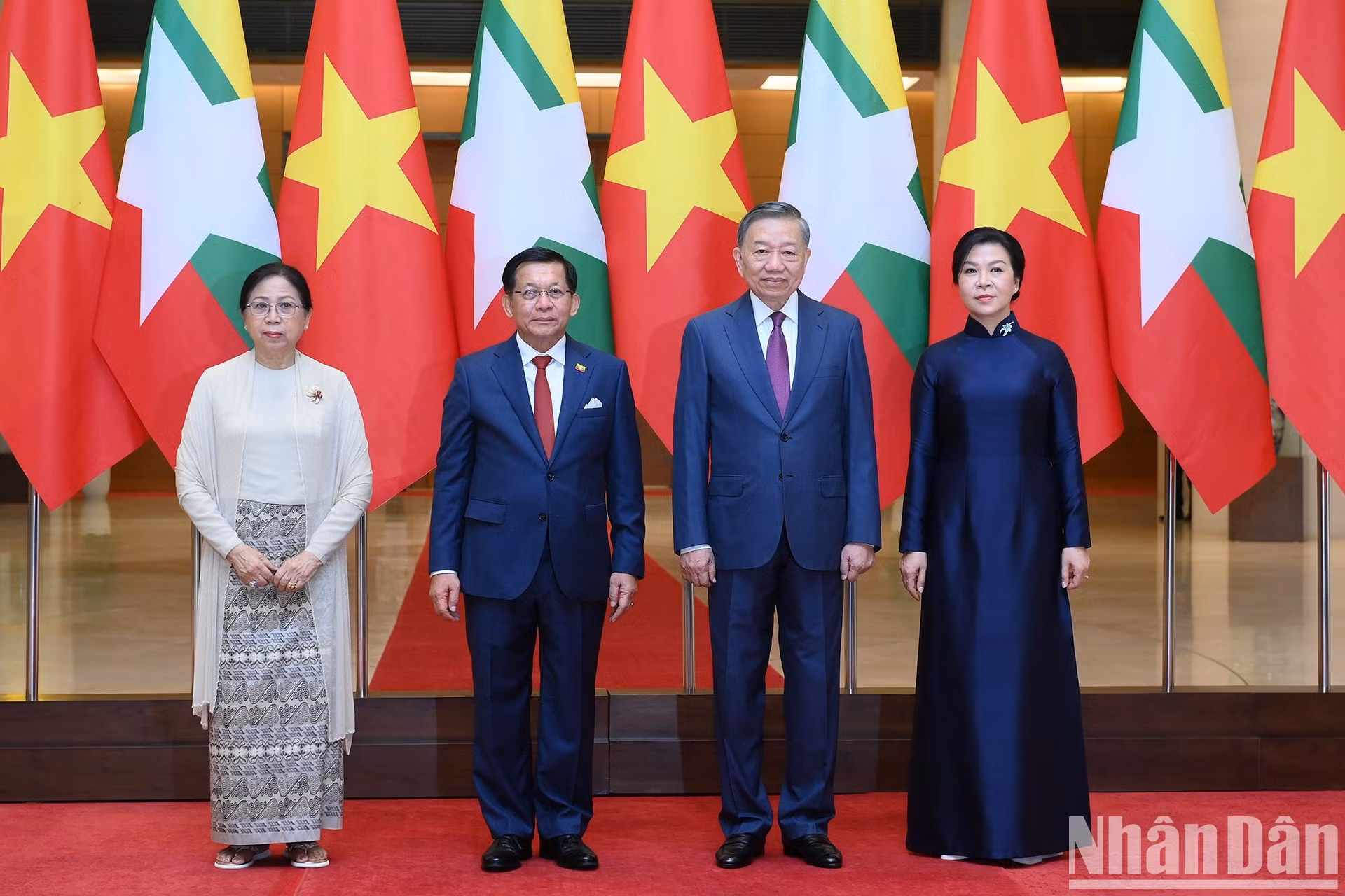 Le secrétaire général du Parti communiste et président vietnamien Tô Lâm et son épouse Ngô Phuong Ly avec le président du Myanmar Min Aung Hlaing et son épouse Kyu Kyu Hla. Photo : NDEL