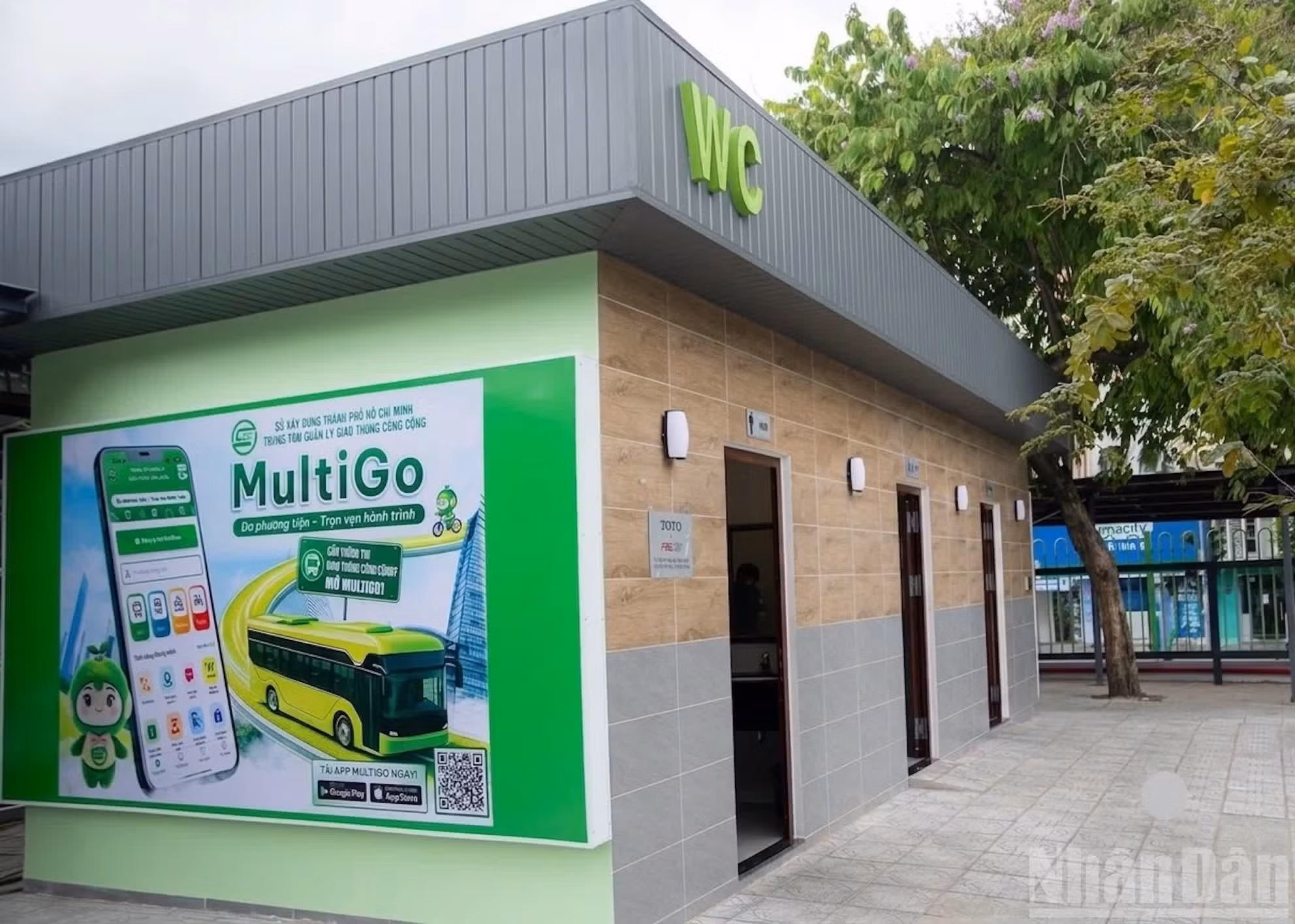 La gratuité s'accompagne d'une amélioration de la qualité des services. Les abribus sont rénovés et soigneusement entretenus afin d'offrir aux voyageurs des espaces d'attente plus agréables. Les toilettes publiques situées à proximité des arrêts sont nouvellement construites, avec des espaces plus spacieux et propres. Photo : NDEL