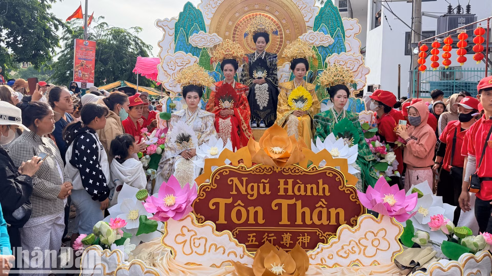 Selon la tradition, la fête de Nghinh Ông Quan Thánh Đế Quân est organisée tous les deux ans, à la fin du 7e mois lunaire des années paires du calendrier grégorien. Photo : NDEL.