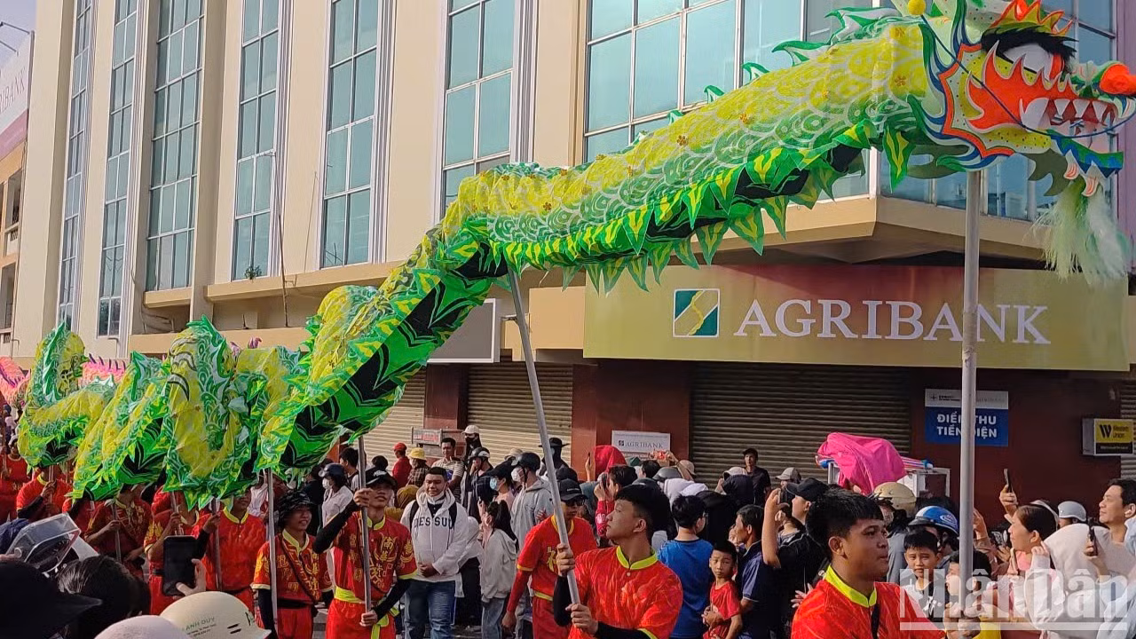 Une représentation de danse du lion et du dragon. Photo : NDEL