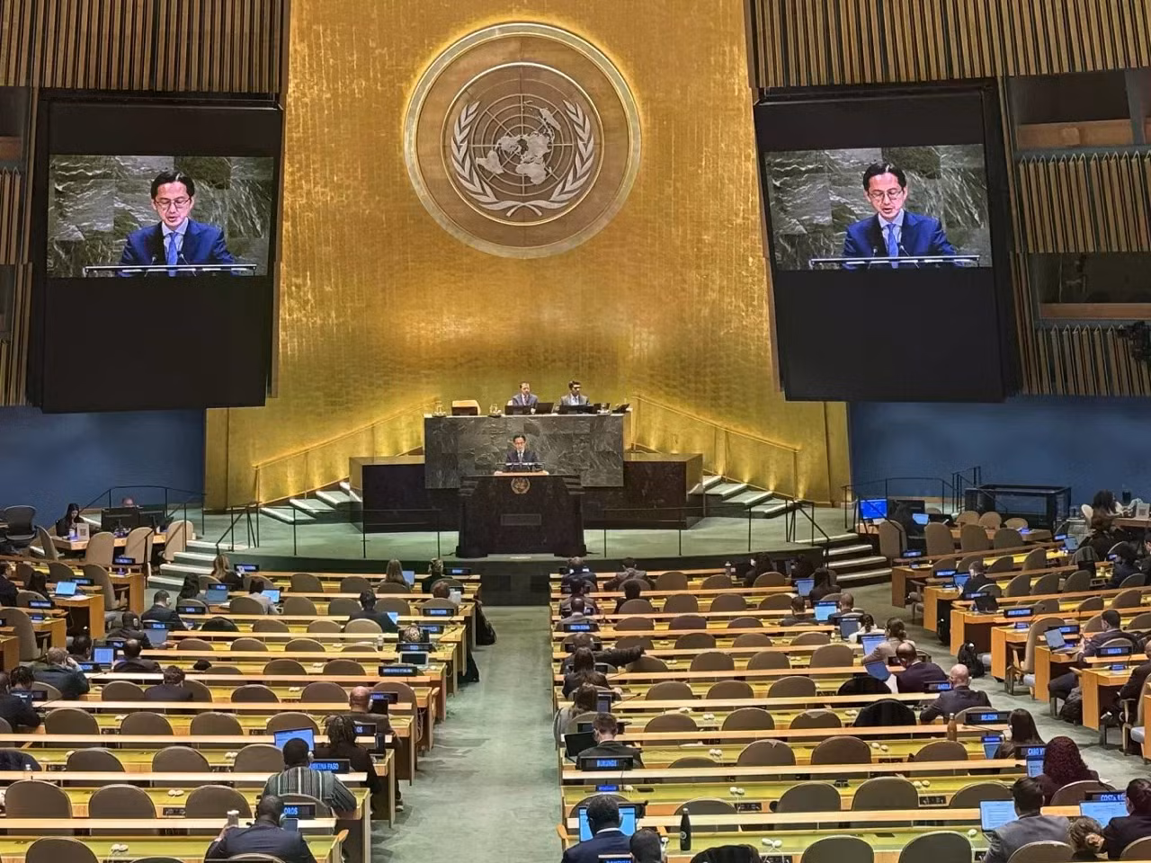 Lors d'une séance de travail au siège des Nations Unies à New York. Photo : Mission permanente du Vietnam auprès de l’ONU.