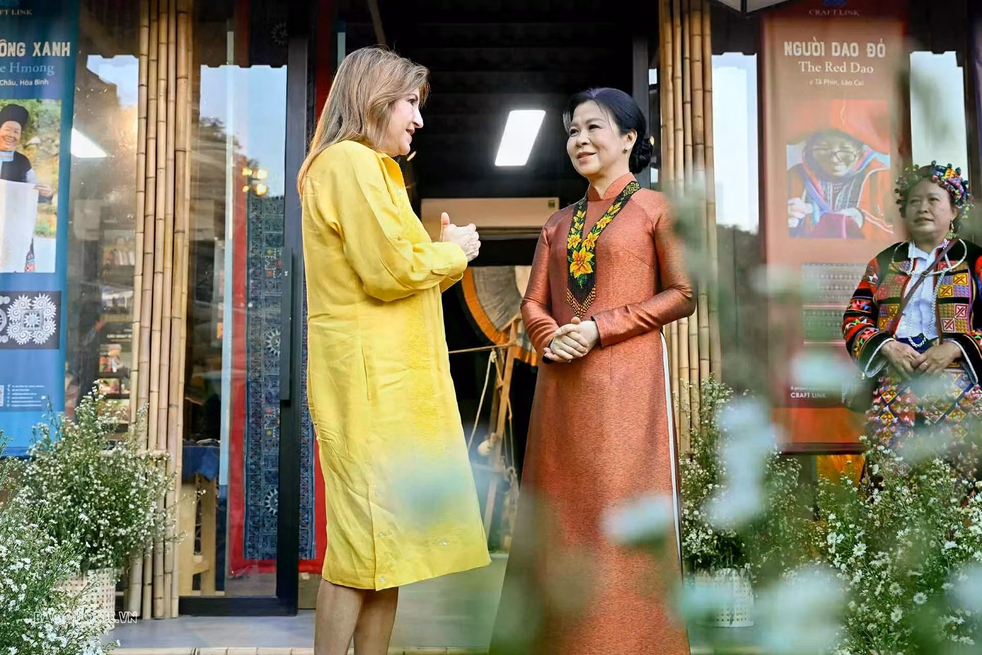 Mme Ngô Phuong Ly émit le souhait que le Vietnam et le Panama continuent de promouvoir les échanges culturels et les échanges entre les peuples, contribuant ainsi à renforcer la compréhension mutuelle et à resserrer l’amitié entre les deux peuples. Photo : baoquocte.vn